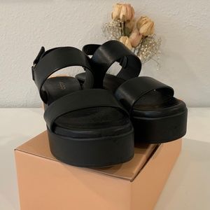Black flat Sandals